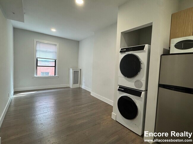 274 Newbury St, Unit 1 in Boston, MA - Foto de edificio - Building Photo