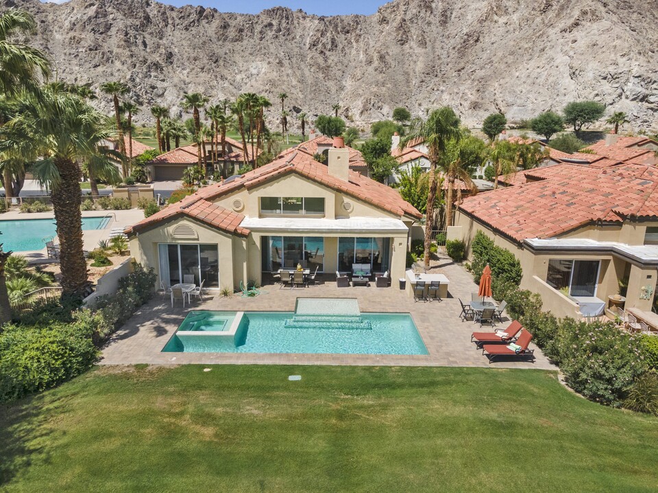 56080 Riviera in La Quinta, CA - Building Photo