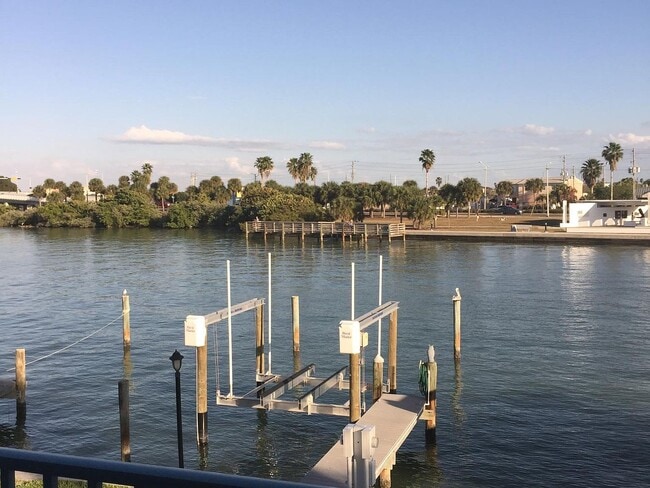 345 Medallion Blvd in Madeira Beach, FL - Building Photo - Building Photo