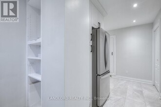72 Midland Ave in Toronto, ON - Building Photo - Building Photo
