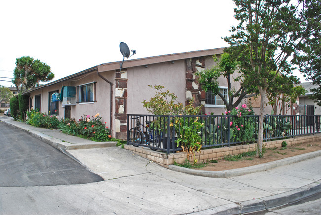 Oakview III in Huntington Beach, CA - Foto de edificio - Building Photo