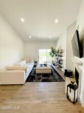 675 Oak Run Trail in Oak Park, CA - Building Photo - Building Photo