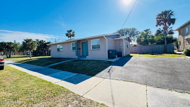 property at 901 N Peninsula Dr