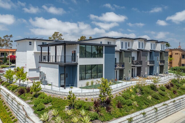 Townhomes at On Geneva in Oceanside, CA - Foto de edificio - Building Photo