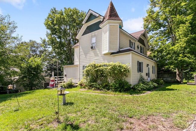 303 W Lawrence St in Mishawaka, IN - Building Photo - Building Photo