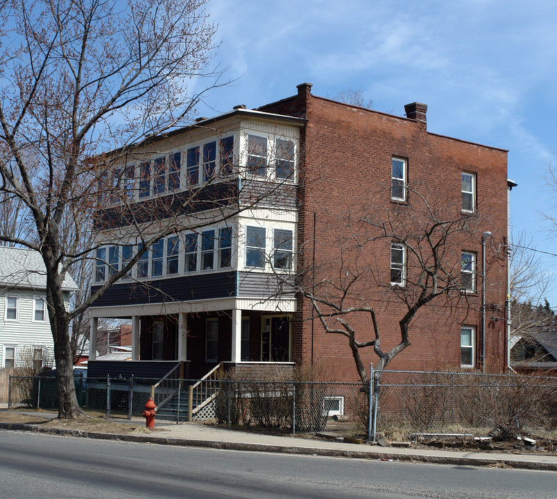 74 Beech St in Holyoke, MA - Foto de edificio