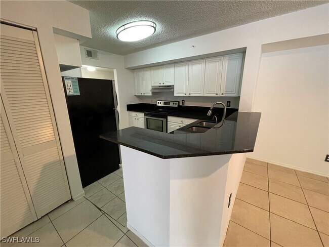 8265 Ibis Club Dr in Naples, FL - Building Photo - Building Photo