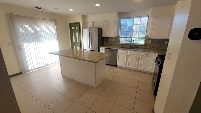 1537 Hermocilla Way in San Jose, CA - Foto de edificio - Building Photo