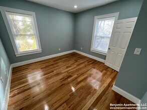141 Oxford St, Unit 6 in Cambridge, MA - Foto de edificio - Building Photo
