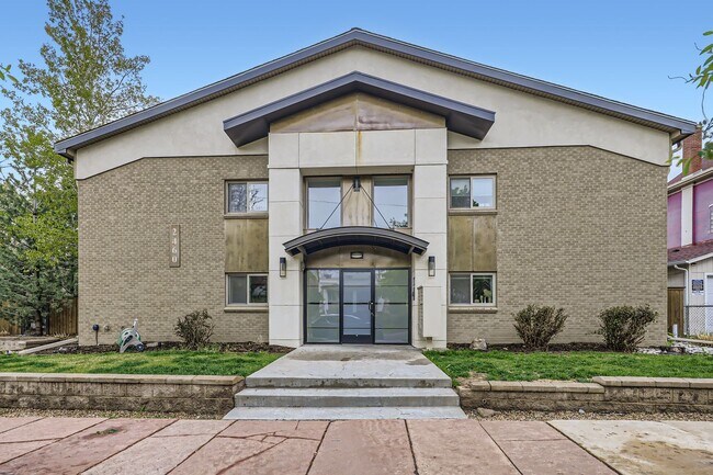 property at 2460 W Caithness Pl