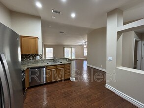 10862 Wethersfield Dr in Mather, CA - Building Photo - Building Photo