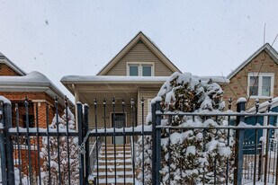 2446 W 69th St in Chicago, IL - Building Photo