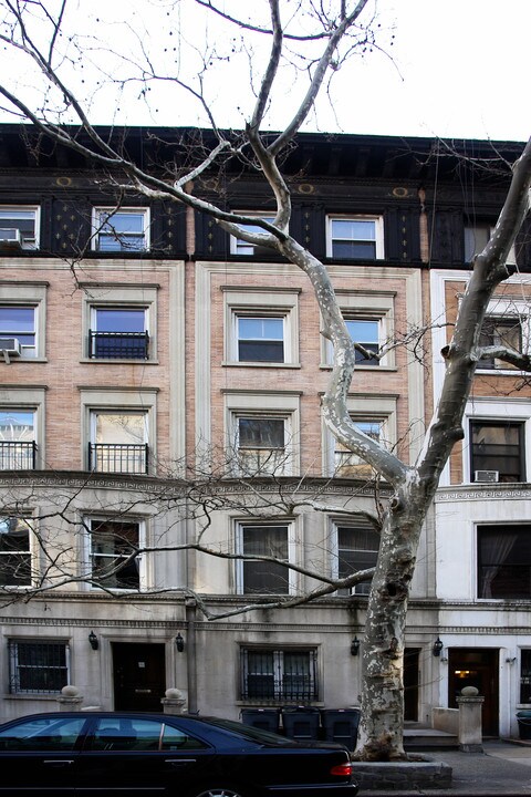 311 W 71st St in New York, NY - Foto de edificio