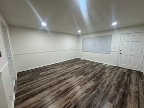 459 N 400 E, Unit 8B in Bountiful, UT - Foto de edificio - Building Photo