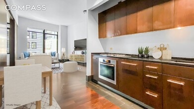 40 Broad St, Unit 16E in New York, NY - Building Photo - Building Photo
