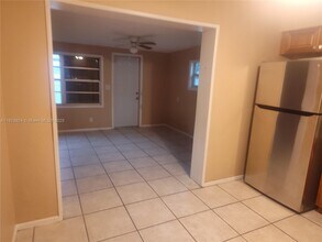 2323 Harding St in Hollywood, FL - Building Photo - Building Photo