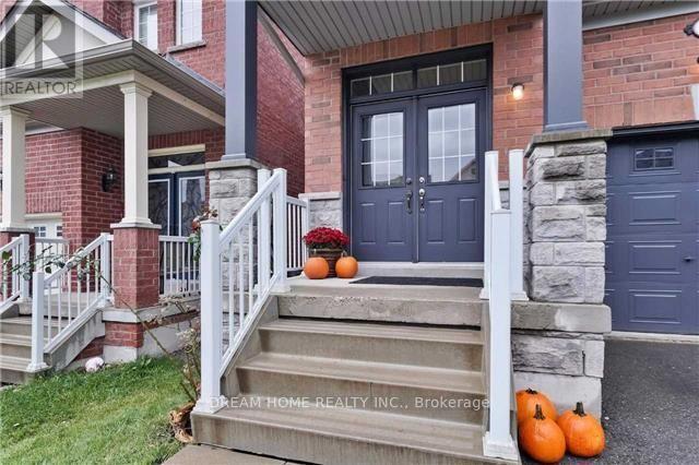 30 White Beach Crescent in Vaughan, ON - Building Photo - Building Photo