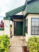 525 SW Sara Blvd in Port St. Lucie, FL - Building Photo - Building Photo