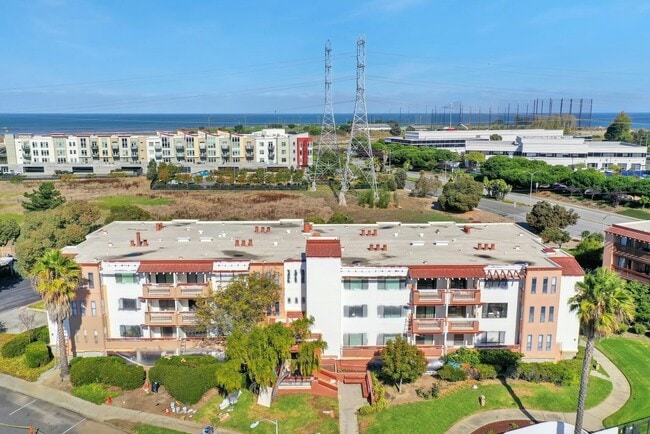 465 Fathom Dr in San Mateo, CA - Building Photo - Building Photo