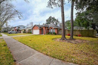 3551 Santa Rosa Ln in Sugar Land, TX - Building Photo - Building Photo