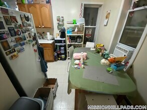 822 Huntington Ave in Boston, MA - Foto de edificio - Building Photo