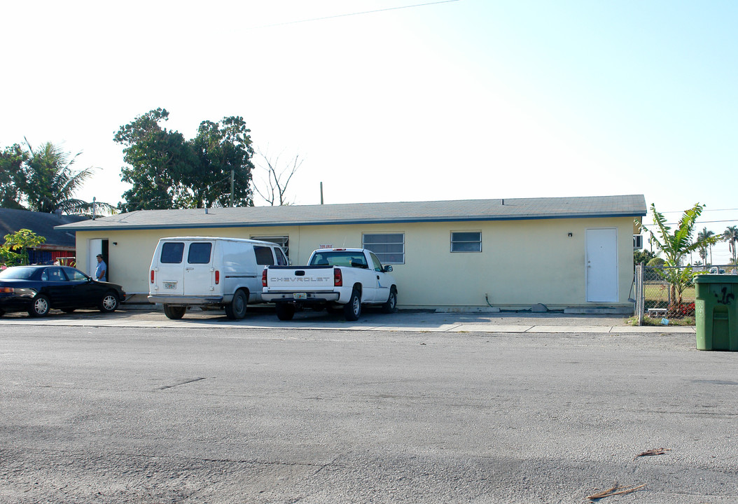 1001-1031 NW 12th Ave in Homestead, FL - Building Photo