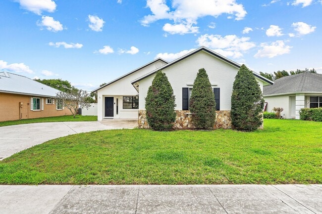 125 Raintree Trail in Jupiter, FL - Building Photo - Building Photo