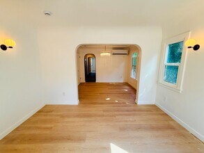 3774 S Gramercy Pl-Unit -3776.5 S Gramercy Pl in Los Angeles, CA - Foto de edificio - Building Photo