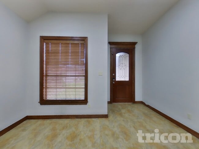 103 Lullaby Ln in Montgomery, TX - Foto de edificio - Building Photo