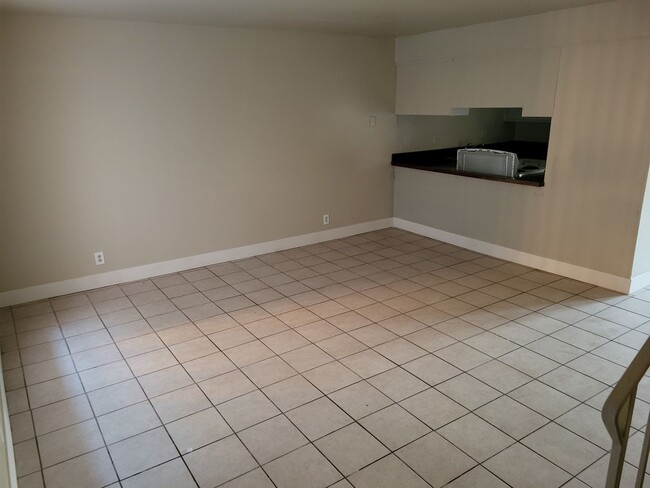 3351 E Andy St in Long Beach, CA - Foto de edificio - Building Photo