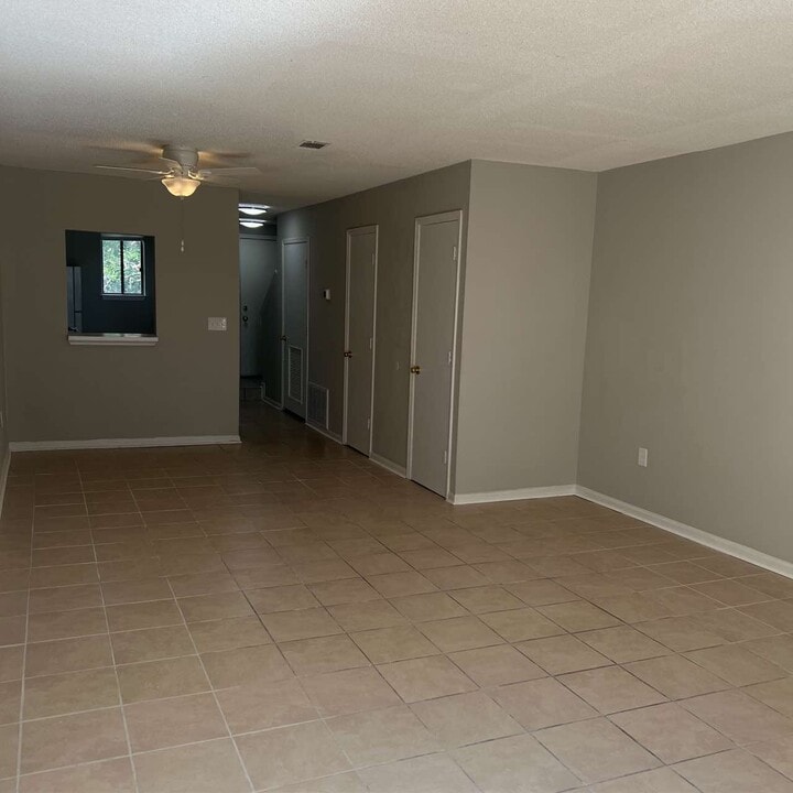 156 Dillon Rd in Hilton Head Island, SC - Building Photo