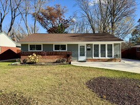 28098 Selkirk St in Southfield, MI - Building Photo