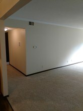 2076 Chateau Ct, Unit 210 in Grafton, WI - Building Photo - Building Photo