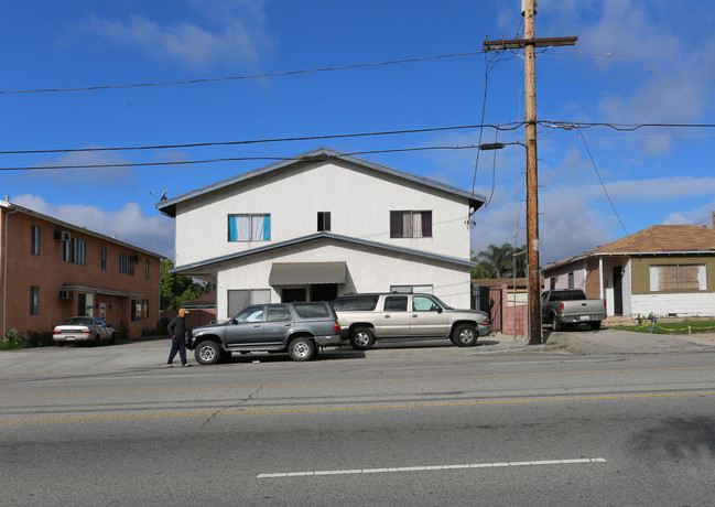 7649 N Hollywood Way in Sun Valley, CA - Building Photo - Building Photo