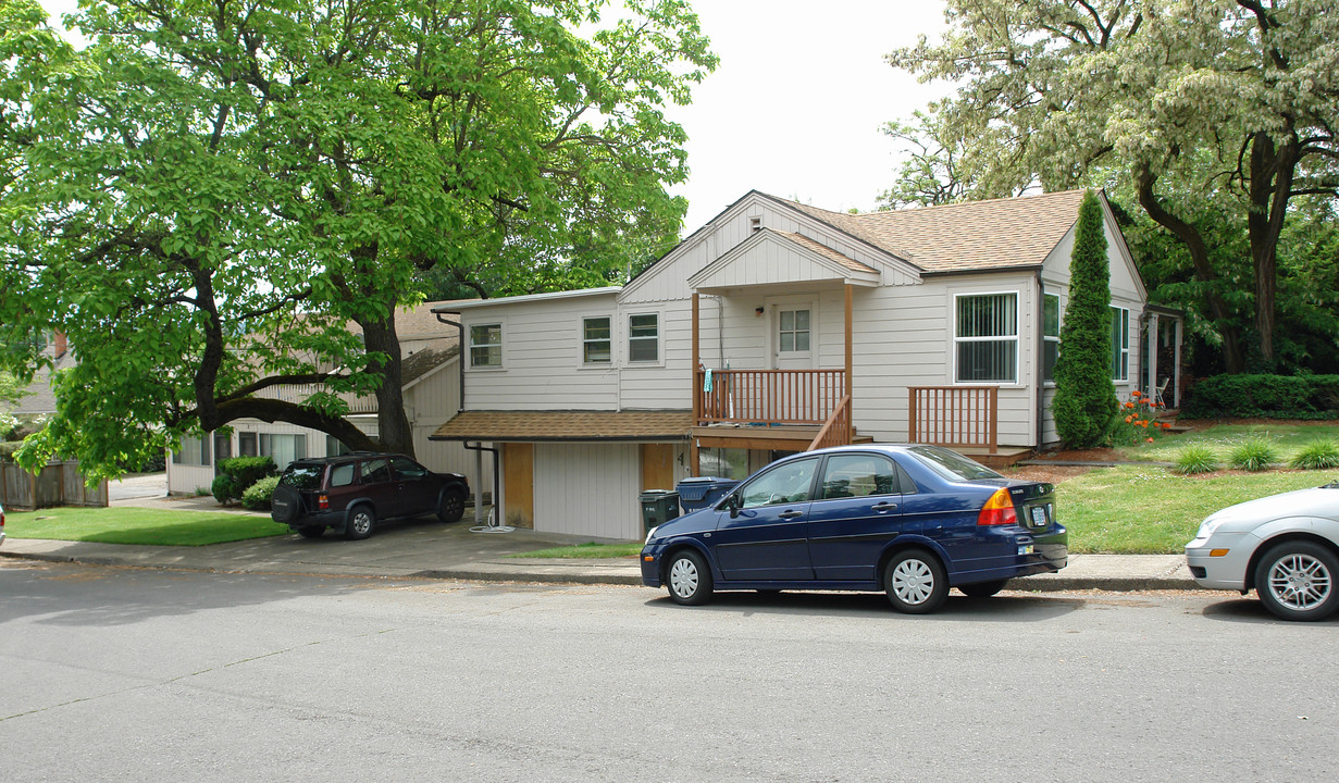 2301 Willamette St in Eugene, OR - Foto de edificio