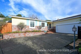 40 Martinez Ct in Novato, CA - Building Photo - Building Photo