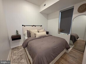 742 S 4th St, Unit 2F in Philadelphia, PA - Building Photo - Building Photo