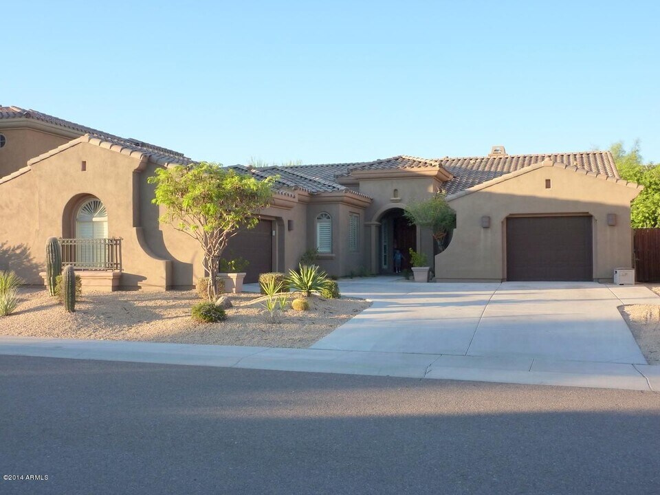 3942 E Patrick Ln in Phoenix, AZ - Building Photo