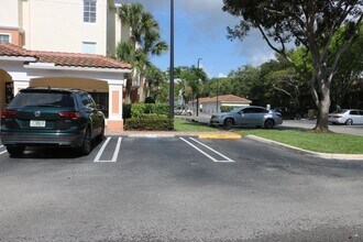 9825 Baywinds Blvd in West Palm Beach, FL - Building Photo - Building Photo