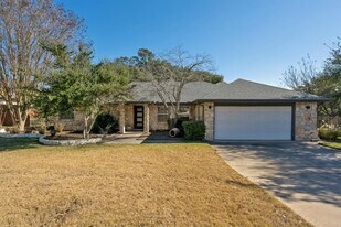 810 Meadow Oaks Dr in Dripping Springs, TX - Building Photo
