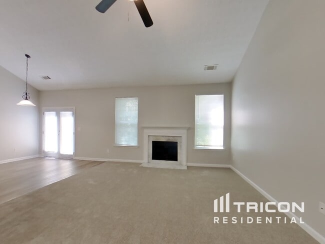 5746 Lakeside Dr in Union City, GA - Building Photo - Building Photo