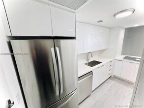 880 NE 69th St, Unit 1D in Miami, FL - Building Photo - Building Photo