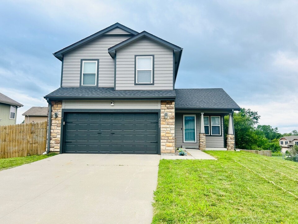 2607 Paige Ln in Junction City, KS - Building Photo