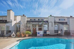 1604 Hood Rd in Sacramento, CA - Building Photo