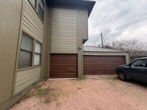 1038 E 43rd St in Austin, TX - Building Photo - Building Photo