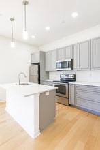 627 E. Girard Ave. in Philadelphia, PA - Foto de edificio - Building Photo