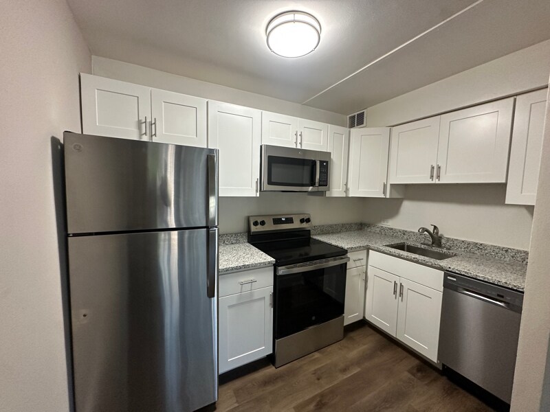 1560 N Prospect Ave in Milwaukee, WI - Building Photo