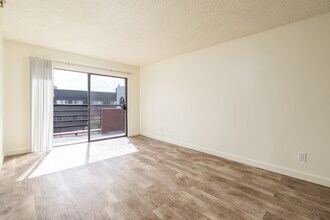 636 N HILL PLACE in Los Angeles, CA - Building Photo - Interior Photo