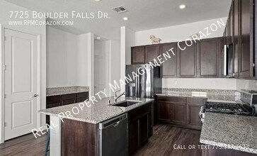 7725 Boulder Falls Dr in Sparks, NV - Building Photo - Building Photo