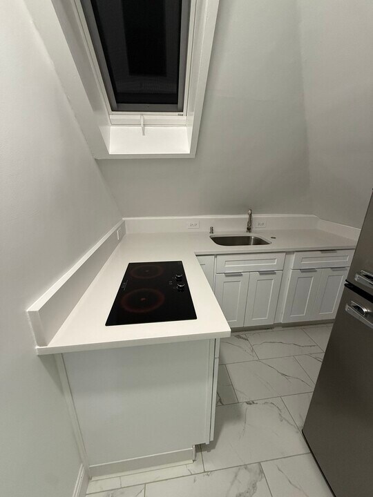 9 Winton St, Unit 3 in Boston, MA - Foto de edificio